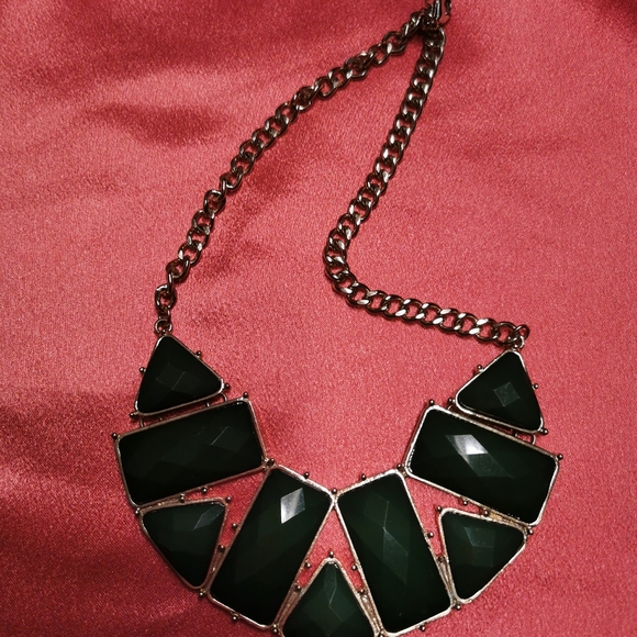 Green statement necklace - Picture 4 of 4